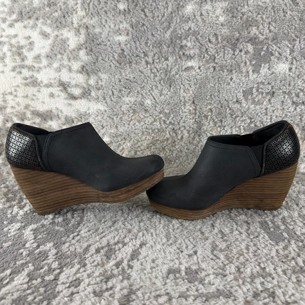 Dr. Scholls Size 7.5 Perforated Wedge Heel Ankle Booties Black‎ Women